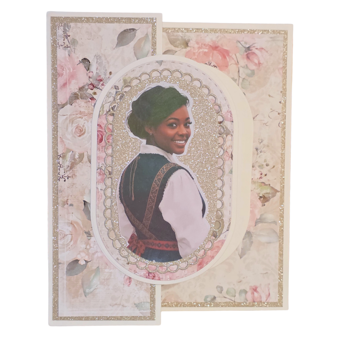 Håndlaget konfirmasjonskort til jente (romantisk blomsterdesign + gullglitterdetaljer)