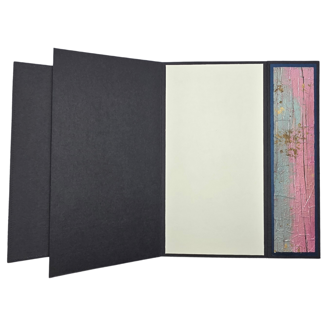 Håndlaget konfirmasjonskort – “Til Konfirmanten” (blå/sort med rosa detaljer, moderne stil)