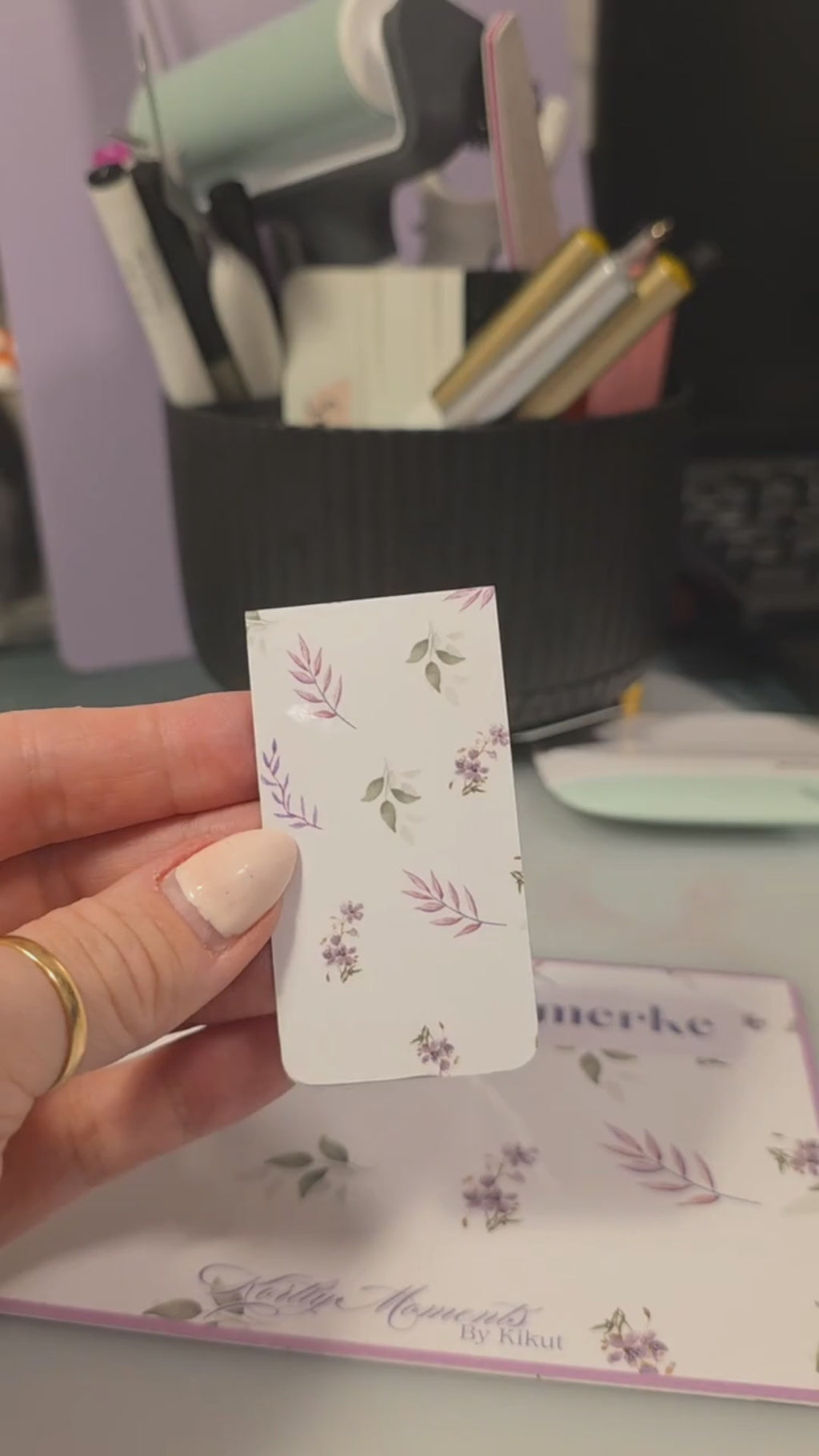 Magnetisk bokmerke i lavendel og duse grønnfarger