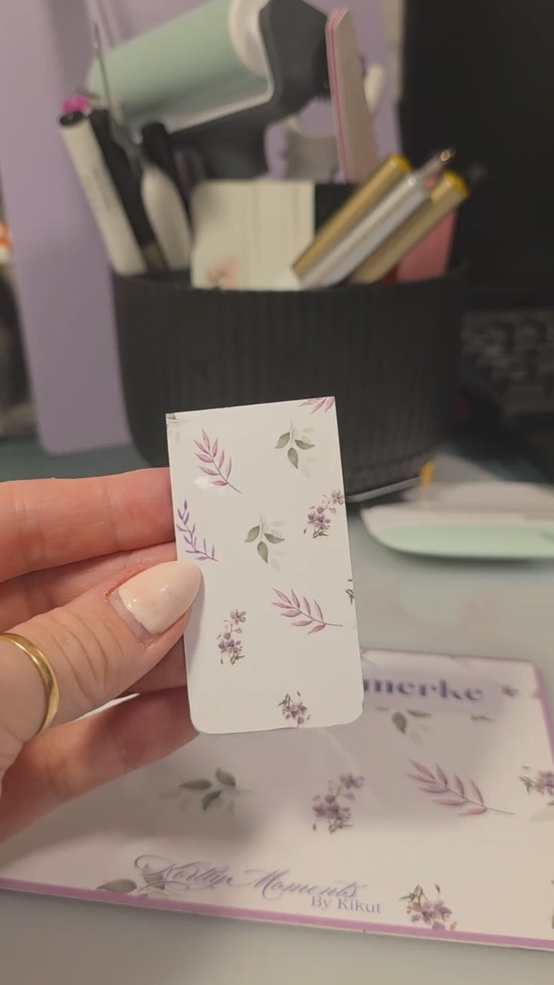 Magnetisk bokmerke i lavendel og duse grønnfarger