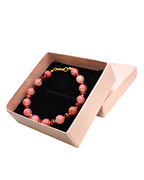 Unike, håndlagde armbånd i flere farger