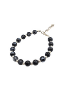 Unike, håndlagde armbånd i flere farger